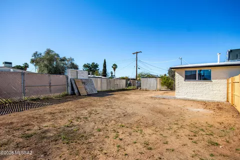 Exterior - 3770 E 27th St, Tucson, AZ 85713 photo 6 of 8