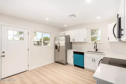 Kitchen - 3770 E 27th St, Tucson, AZ 85713 photo 3 of 3