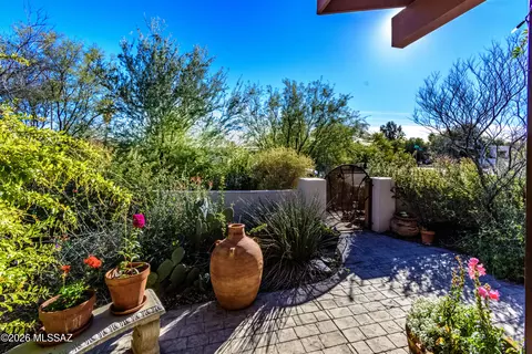 2205 E Hampton St, Tucson, AZ 85719 photo 2