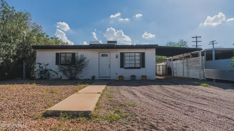 2226 E Warwick Vis, Tucson, AZ 85713
