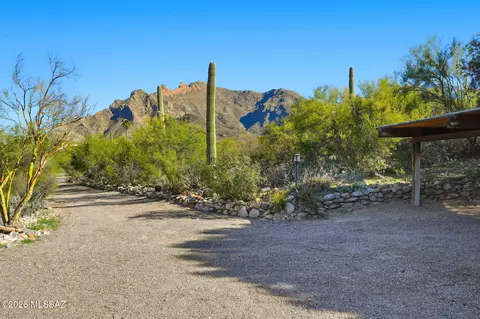 610 E Cambridge Dr, Tucson, AZ 85704