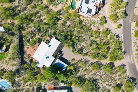 View/Area - 610 E Cambridge Dr, Tucson, AZ 85704 photo 2 of 2