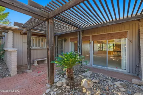 Exterior - 610 E Cambridge Dr, Tucson, AZ 85704 photo 11 of 17