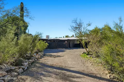 Exterior - 610 E Cambridge Dr, Tucson, AZ 85704 photo 9 of 17