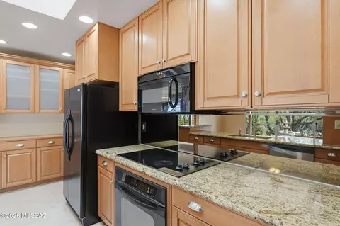 Kitchen - 610 E Cambridge Dr, Tucson, AZ 85704 photo 6 of 7
