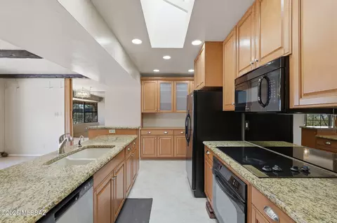Kitchen - 610 E Cambridge Dr, Tucson, AZ 85704 photo 7 of 7