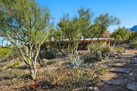 Exterior - 610 E Cambridge Dr, Tucson, AZ 85704 photo 13 of 17
