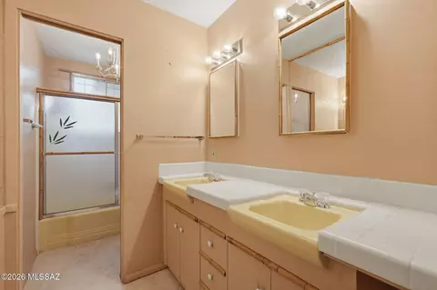 Bath - 610 E Cambridge Dr, Tucson, AZ 85704 photo 4 of 5