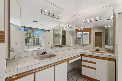 Bath - 610 E Cambridge Dr, Tucson, AZ 85704 photo 1 of 5