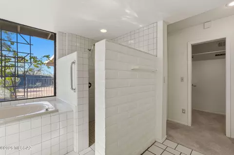 Bath - 610 E Cambridge Dr, Tucson, AZ 85704 photo 2 of 5