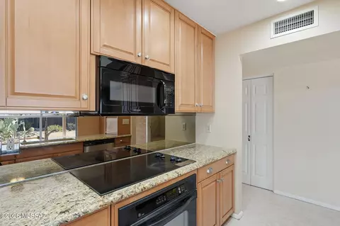 Kitchen - 610 E Cambridge Dr, Tucson, AZ 85704 photo 4 of 7