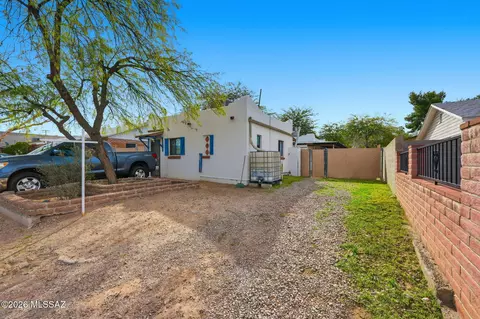 121 W Birdman Dr, Tucson, AZ 85705