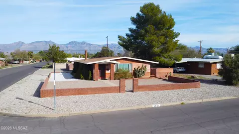 5801 E Rosewood St, Tucson, AZ 85711