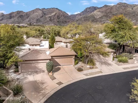 6082 N Running Deer Cir, Tucson, AZ 85750