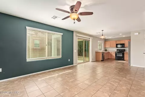 Living - 5753 S Ladyslipper Pl, Tucson, AZ 85747 photo 3 of 4