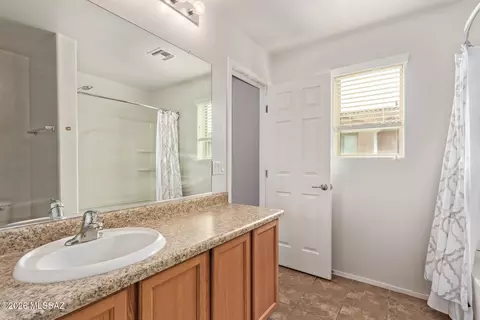 Bath - 5753 S Ladyslipper Pl, Tucson, AZ 85747 photo 3 of 4
