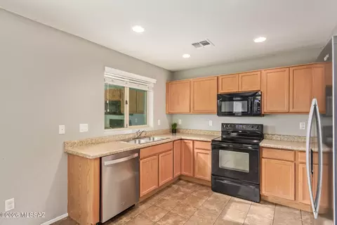 Kitchen - 5753 S Ladyslipper Pl, Tucson, AZ 85747 photo 1 of 3