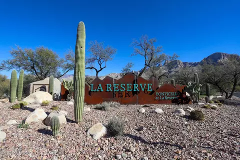 10280 N Calle Del Carnero, Oro Valley, AZ 85737