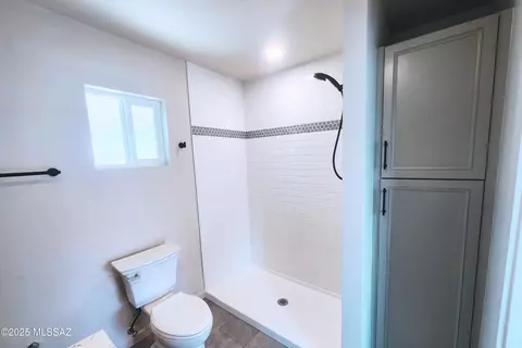 Bath - 487 E Patrick Dr, Benson, AZ 85602 photo 3 of 8
