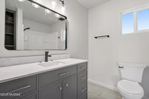Bath - 487 E Patrick Dr, Benson, AZ 85602 photo 5 of 8
