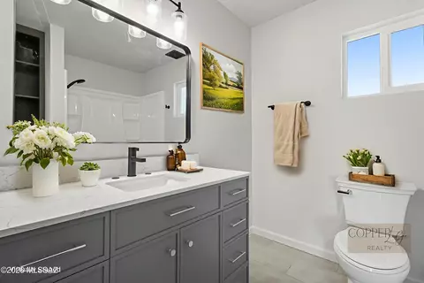 Bath - 487 E Patrick Dr, Benson, AZ 85602 photo 6 of 8