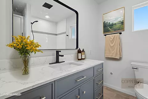 Bath - 487 E Patrick Dr, Benson, AZ 85602 photo 2 of 8