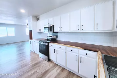 Kitchen - 487 E Patrick Dr, Benson, AZ 85602 photo 6 of 6