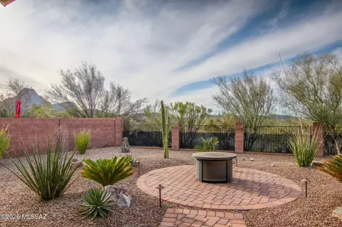 8371 N Amber Burst Dr, Tucson, AZ 85743