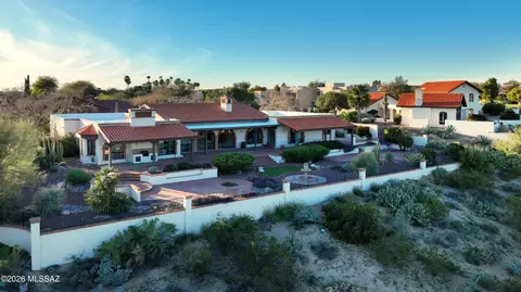 8528 N Nob Hill Dr, Tucson, AZ 85742
