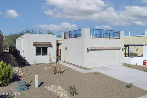 204 Market Cir, Tubac, AZ 85646