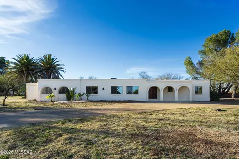 1714 W Meadow Hills Dr, Nogales, AZ 85621