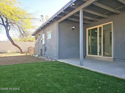 Exterior - 7909 E Beverly St, Tucson, AZ 85710 photo 1 of 2
