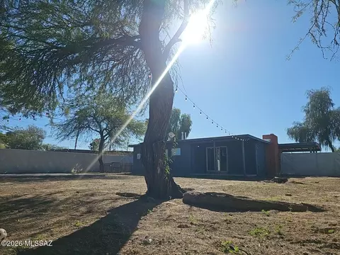 Exterior - 7909 E Beverly St, Tucson, AZ 85710 photo 2 of 2
