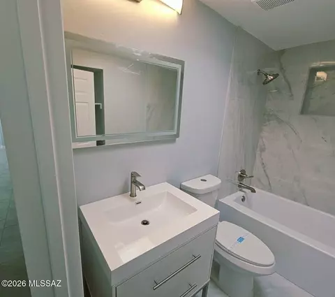 Bath - 7909 E Beverly St, Tucson, AZ 85710 photo 4 of 5