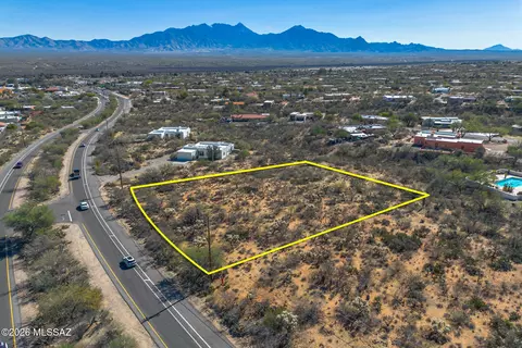 711 W Continental Rd, Green Valley, AZ 85622