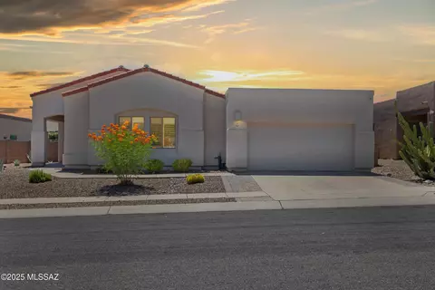 11871 N Potosi Point Dr, Tucson, AZ 85737