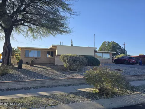 8556 E Kenyon Dr, Tucson, AZ 85710