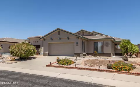 1942 W Amblemorn Dr, Green Valley, AZ 85622