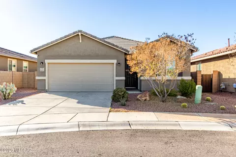 32972 S Expedition Ct, Red Rock, AZ 85145
