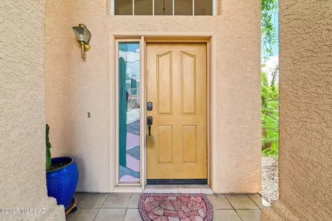 Entry Way - 8030 E Hampton Dr, Tucson, AZ 85715 photo 2 of 3