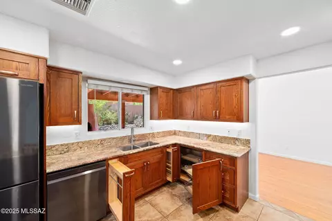 Kitchen - 8030 E Hampton Dr, Tucson, AZ 85715 photo 2 of 8