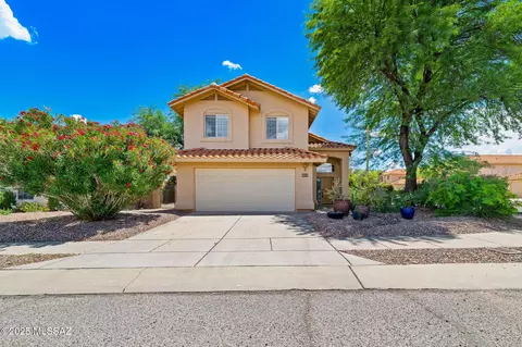 Exterior - 8030 E Hampton Dr, Tucson, AZ 85715 photo 6 of 8