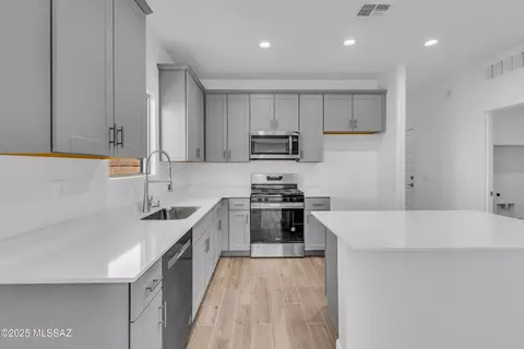 14108 E Canidae Dr, Vail, AZ 85641