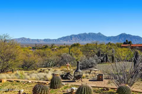 615 W Continental Rd, Green Valley, AZ 85622
