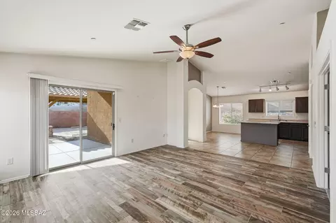Living - 61003 E Forelock Pl, Saddlebrooke, AZ 85739 photo 1 of 2