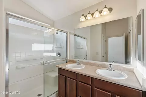 Bath - 61003 E Forelock Pl, Saddlebrooke, AZ 85739 photo 1 of 2
