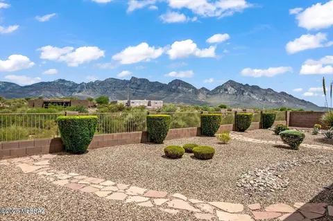 11744 N Crescendo Dr, Tucson, AZ 85737