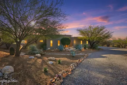 648 E Canyon Rock Rd, Green Valley, AZ 85614