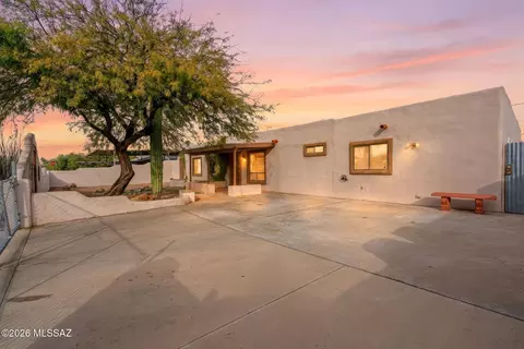 5709 E 35th St, Tucson, AZ 85711