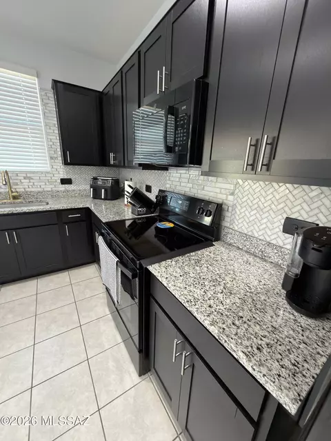 Kitchen - 21380 E Treasure Rd, Red Rock, AZ 85145 photo 4 of 5
